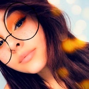 Meet your Posher, Ella